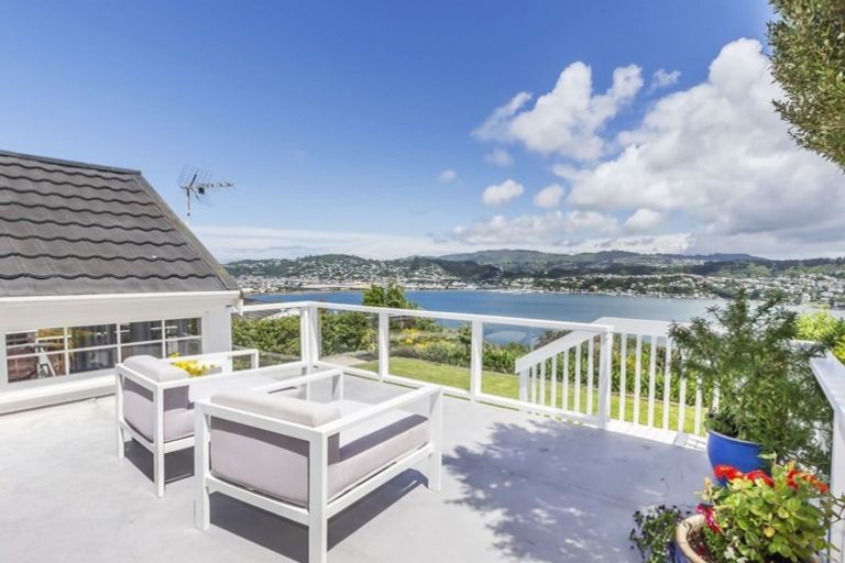 Photo of property in 20 Duchess Place, Maupuia, Wellington, 6022