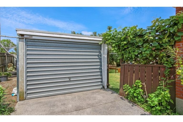 Photo of property in 2/101a Clevedon Road, Papakura, 2110