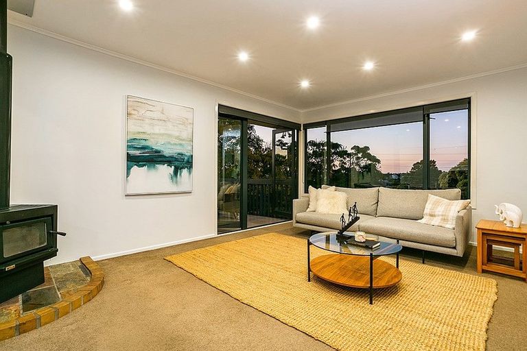 Photo of property in 6 May Avenue, Te Atatu South, Auckland, 0610