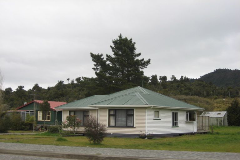 Photo of property in 647 Seven Mile Road, Runanga, 7803