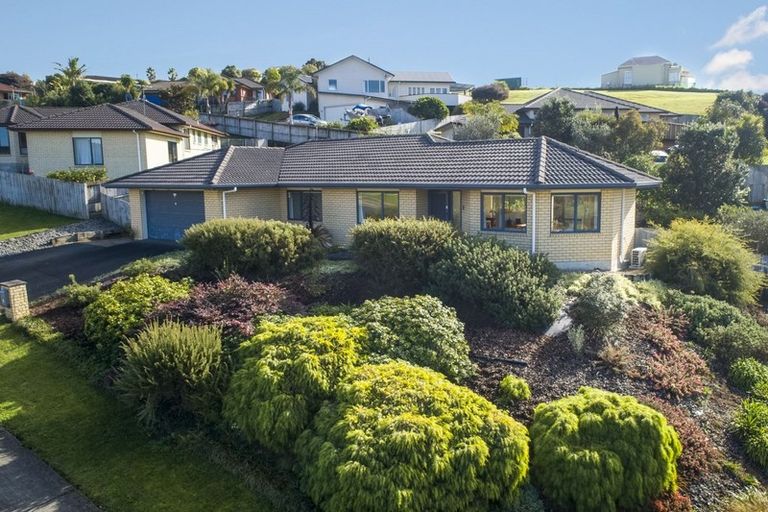 Photo of property in 20 Te Kauri Place, Helensville, 0800