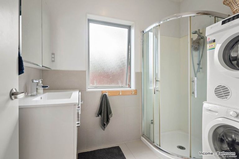 Photo of property in 11 Orton Street, Glenfield, Auckland, 0627