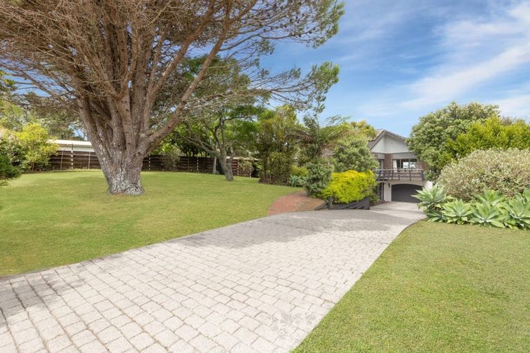 Photo of property in 1070 Scenic Drive North, Swanson, Auckland, 0816