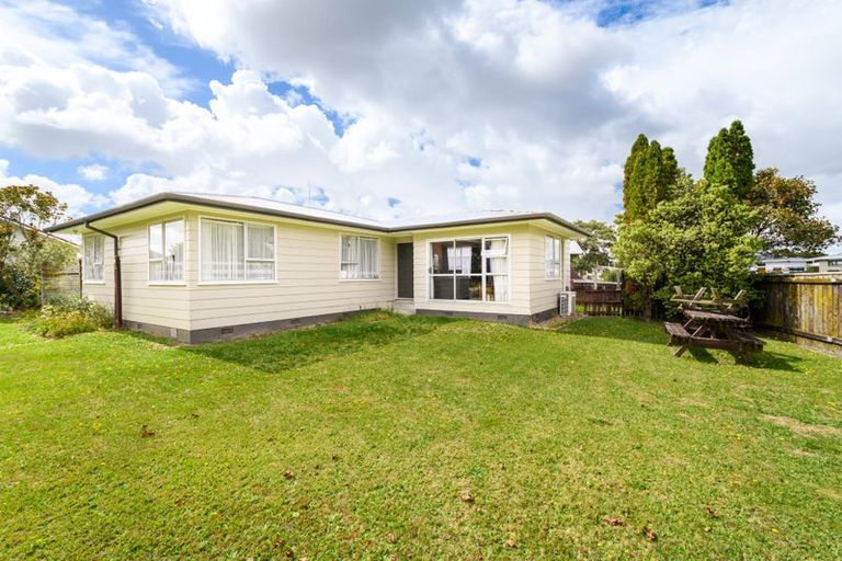 Photo of property in 28 Robinson Crescent, Westbrook, Palmerston North, 4412