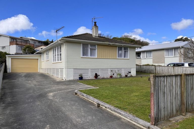 Photo of property in 7 Thompson Grove, Ranui, Porirua, 5024