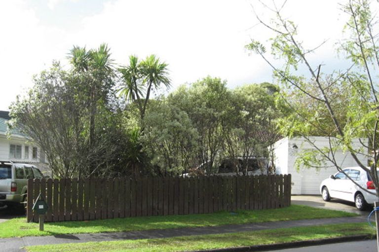 Photo of property in 22 Cairngorm Place, Highland Park, Auckland, 2010