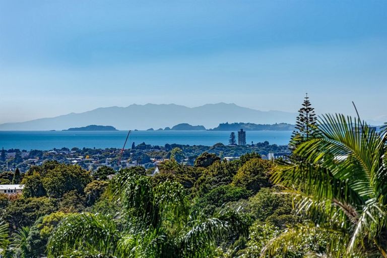 Photo of property in 10 Coronation Road, Glenfield, Auckland, 0627