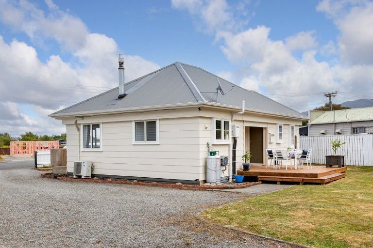 Photo of property in 93 Fox Street, Featherston, 5710