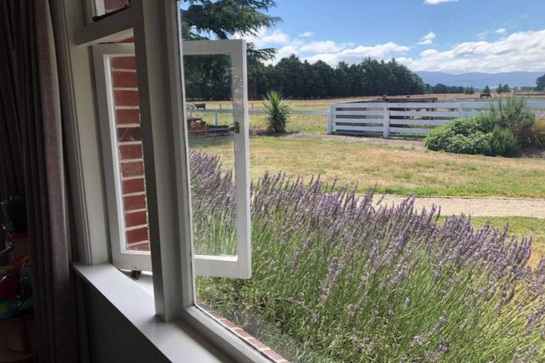 Photo of property in 5 Leslies Road, Cust, Rangiora, 7471