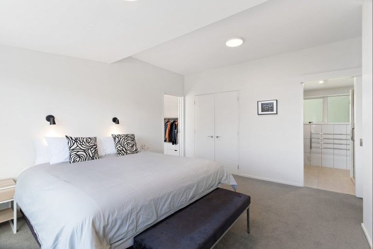 Photo of property in 11 Morrows Mead, Wanaka, 9305