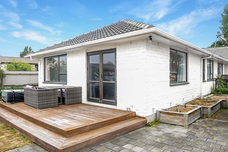 Photo of property in 218 Beach Road, North New Brighton, Christchurch, 8083
