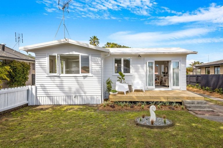 Photo of property in 3 Elizabeth Street, Orewa, 0931