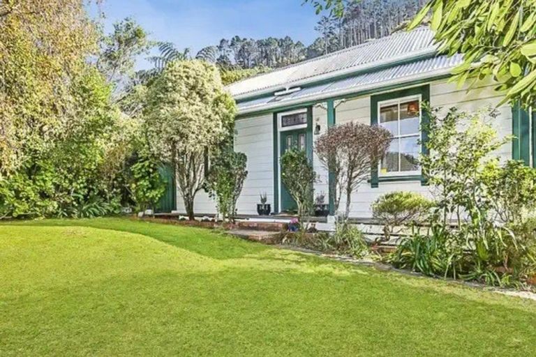 Photo of property in 2 Torless Terrace, Thorndon, Wellington, 6011