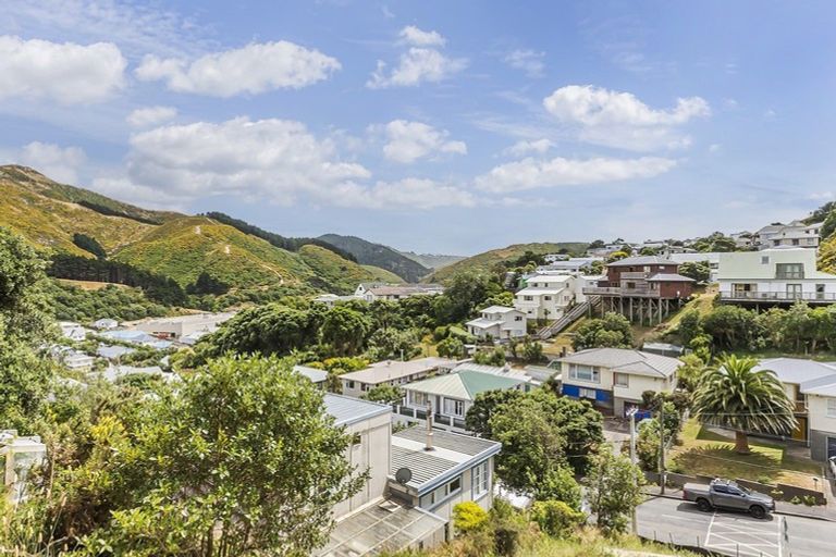 Photo of property in 30 Robertson Street, Owhiro Bay, Wellington, 6023