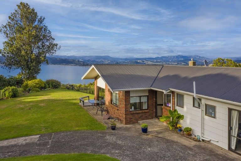 Photo of property in 2a Pohutukawa Grove, Whitianga, 3510