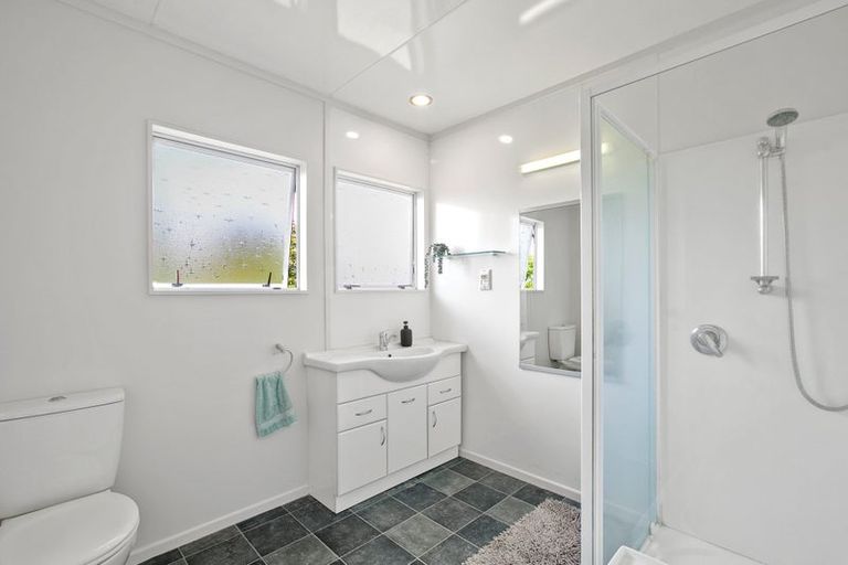 Photo of property in 26 Heta Road, Highlands Park, New Plymouth, 4312