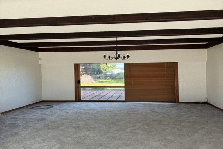 Photo of property in 88 Sturges Road, Henderson, Auckland, 0612