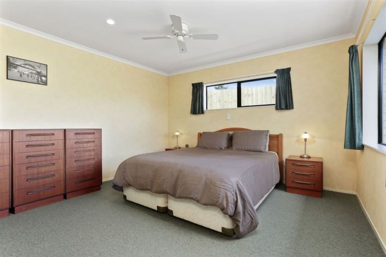 Photo of property in 446d West Coast Road, Glen Eden, Auckland, 0602