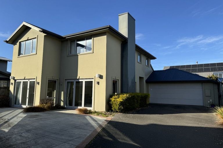 Photo of property in 38 Aikmans Road, Merivale, Christchurch, 8014