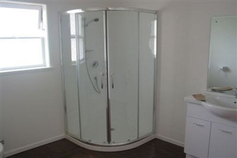 Photo of property in 3/19 Lake Pupuke Drive, Takapuna, Auckland, 0622