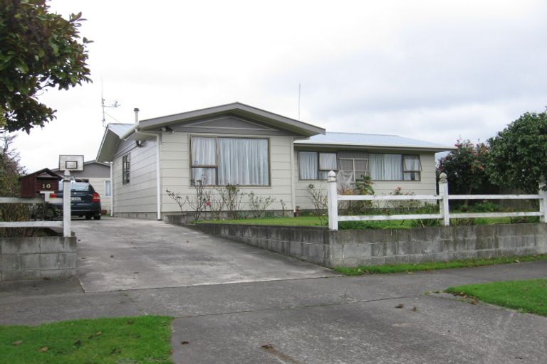 Photo of property in 16 Hillcrest Drive, Kelvin Grove, Palmerston North, 4414