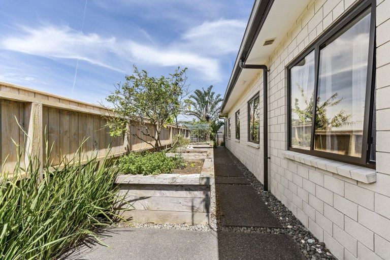 Photo of property in 14 Waitaha Place, Bell Block, New Plymouth, 4312