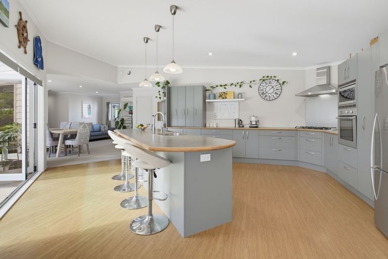 Photo of property in 9 Ohuka Place, Whitianga, 3510