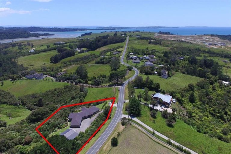 Photo of property in 81 Vaughans Road, Okura, Albany, 0792