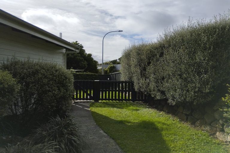 Photo of property in 19 Carluke Street, Paparangi, Wellington, 6037