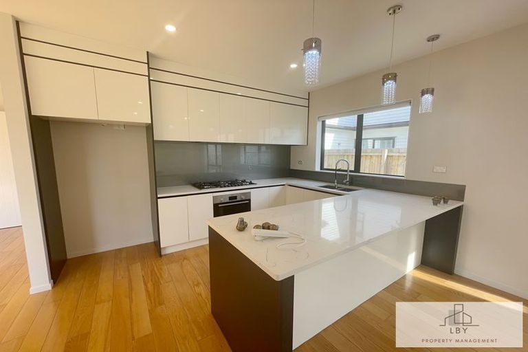 Photo of property in 98 Cardiff Road, Pakuranga, Auckland, 2010