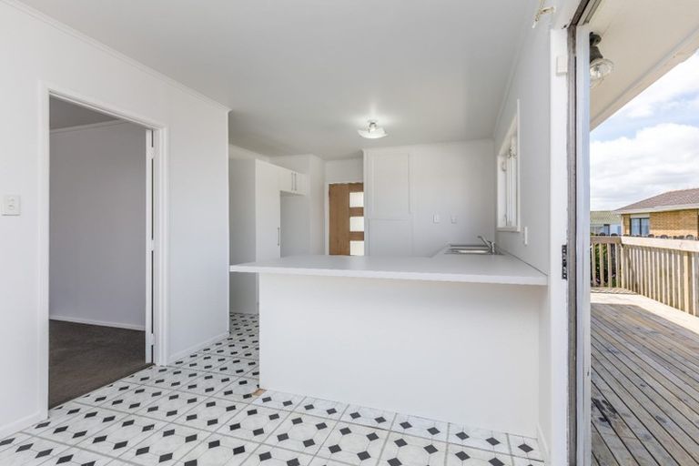 Photo of property in 2/48 Trimdon Street, Randwick Park, Auckland, 2105