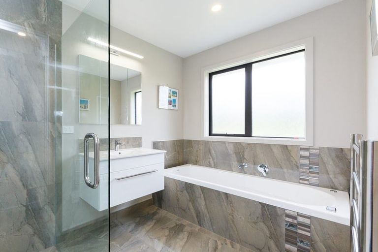 Photo of property in 10 Taumata Rise, Acacia Bay, 3385