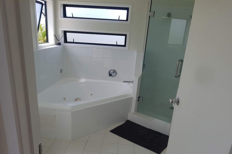 Photo of property in 1/13 Sylvan Park Avenue, Milford, Auckland, 0620