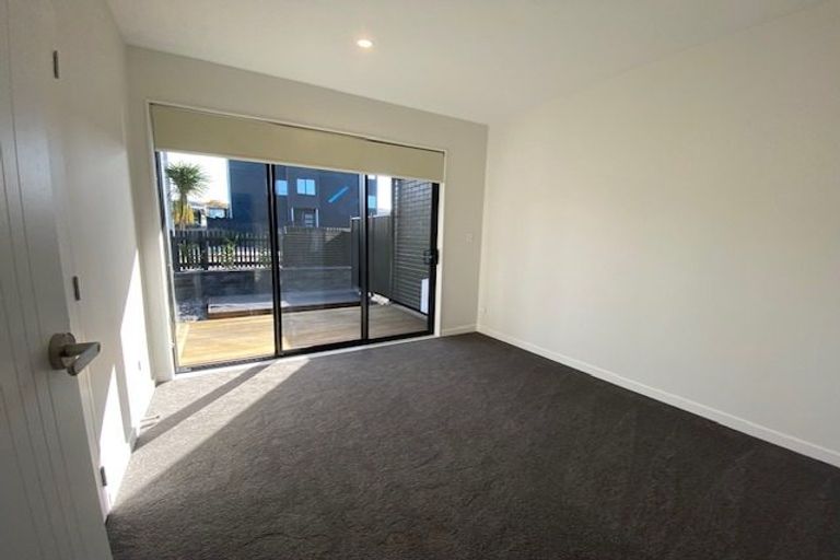 Photo of property in 2a Longshore Drive, Long Bay, Auckland, 0630