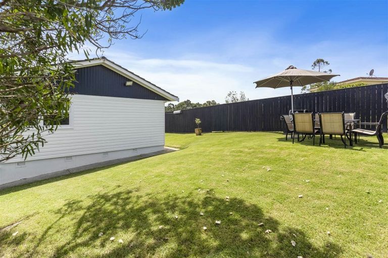 Photo of property in 2/34a Sunnynook Road, Sunnynook, Auckland, 0620