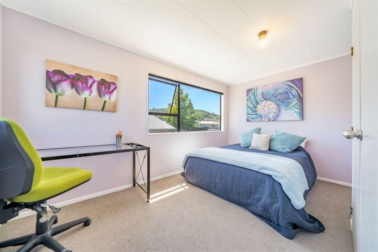 Photo of property in 25 Roband Crescent, Brown Owl, Upper Hutt, 5018