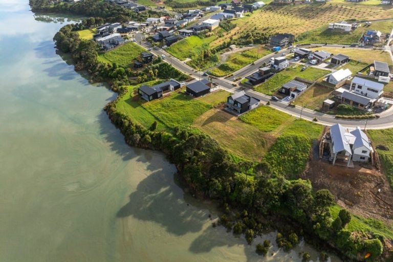 Photo of property in 70 Omahina Street, Raglan, 3225