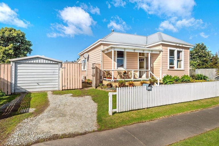 Photo of property in 16 Queens Road, Elgin, Gisborne, 4010
