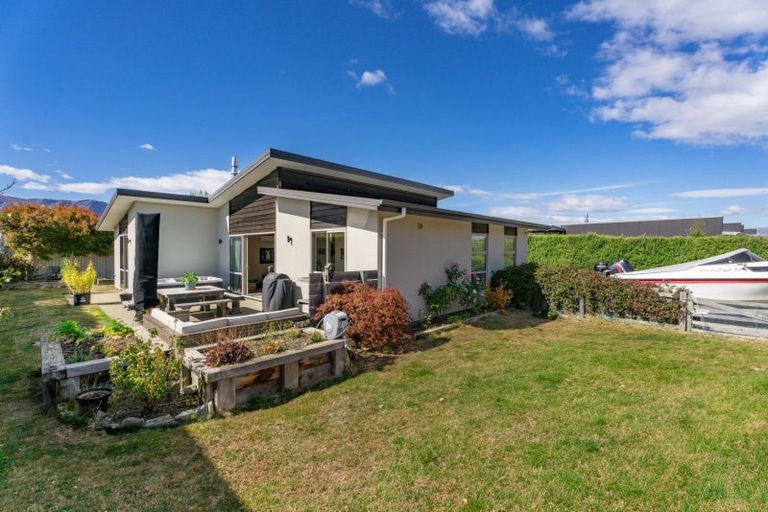 Photo of property in 12 Paradise Place, Lake Hawea, Wanaka, 9382