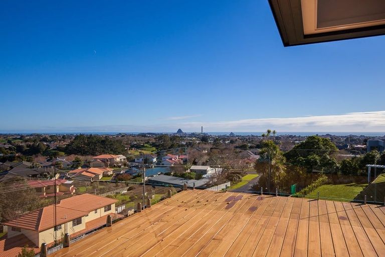 Photo of property in 41 Veale Road, Frankleigh Park, New Plymouth, 4371