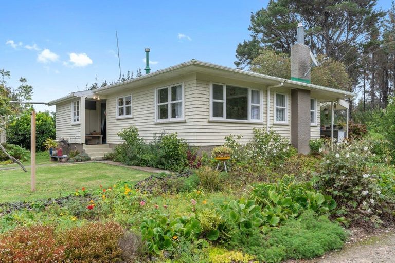 Photo of property in 141 Kellys Bay Road, Pouto, Te Kopuru, 0391