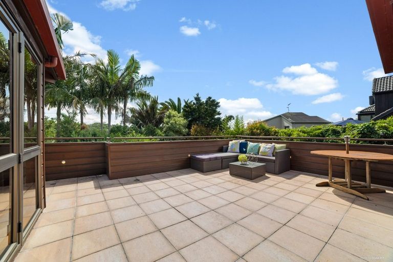 Photo of property in 2/60 Aberdeen Road, Campbells Bay, Auckland, 0620