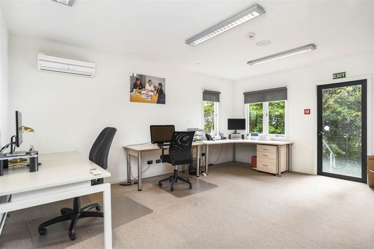 Photo of property in 13 Ruakiwi Road, Hamilton Lake, Hamilton, 3204