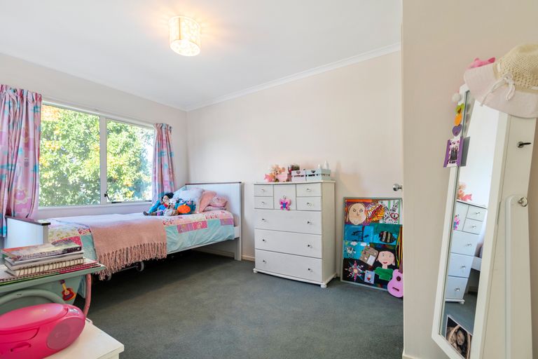 Photo of property in 37 Roys Road, Weymouth, Auckland, 2103