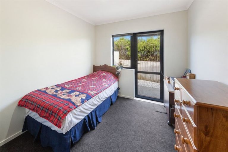 Photo of property in 12 Kathleen Reece Place, Waiuku, 2123