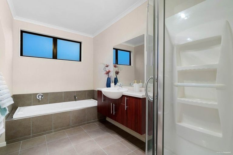 Photo of property in 4a Dapple Place, Flat Bush, Auckland, 2019