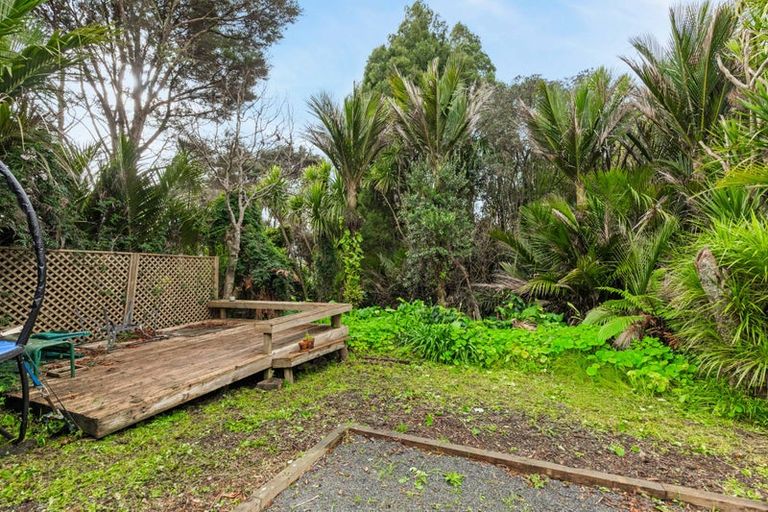 Photo of property in 1099 Scenic Drive North, Swanson, Auckland, 0816