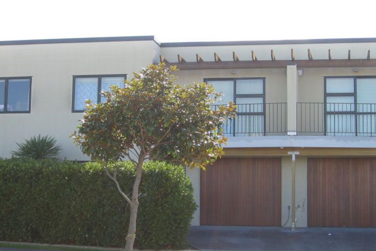 Photo of property in 21 Gunner Drive, Te Atatu Peninsula, Auckland, 0610