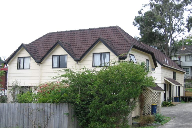 Photo of property in 2/4 Telstar Place, Beach Haven, Auckland, 0626