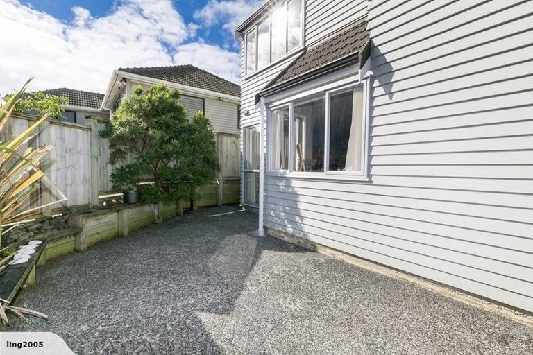 Photo of property in 14 Bracken Road, Newlands, Wellington, 6037